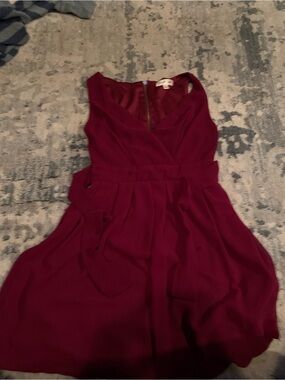 Women’s Sleeveless V-Neck Maroon Dress with Waist Tie perfect for wedding